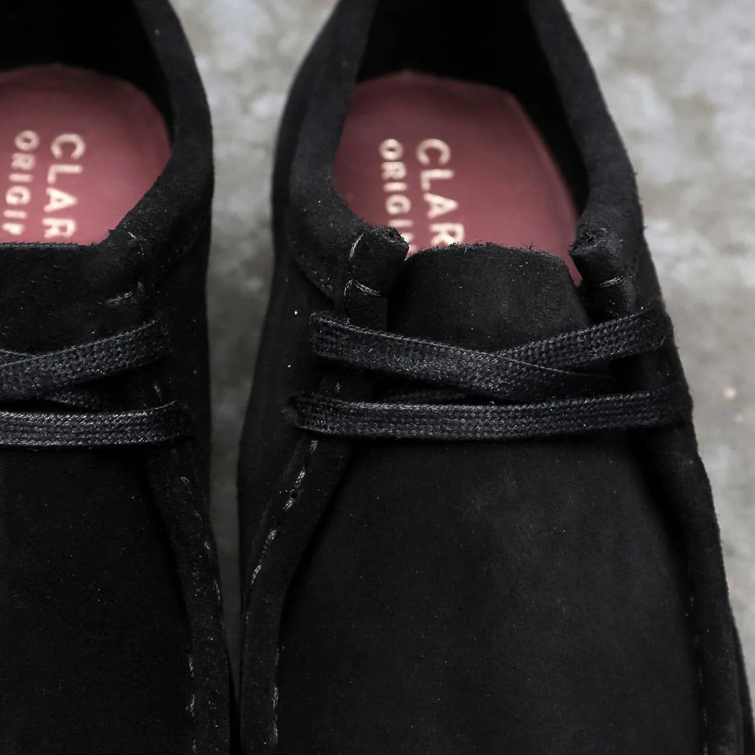 Clarks Men Wallabee Black Suede (black)