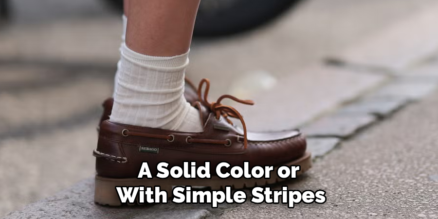 A Solid Color or 
With Simple Stripes