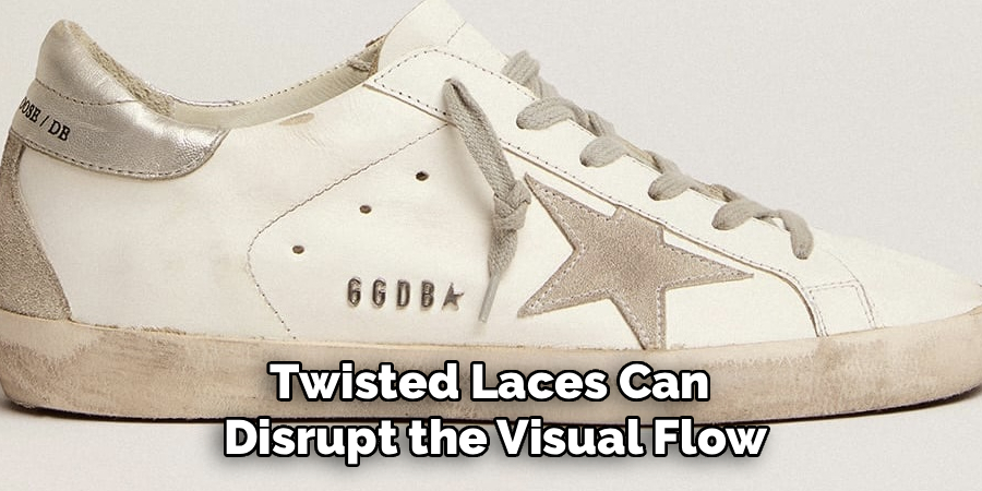 Twisted Laces Can 
Disrupt the Visual Flow